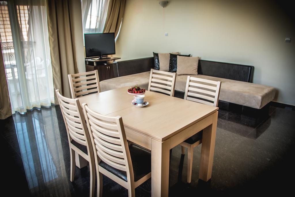 Apolonia Palace Aparthotel 4*