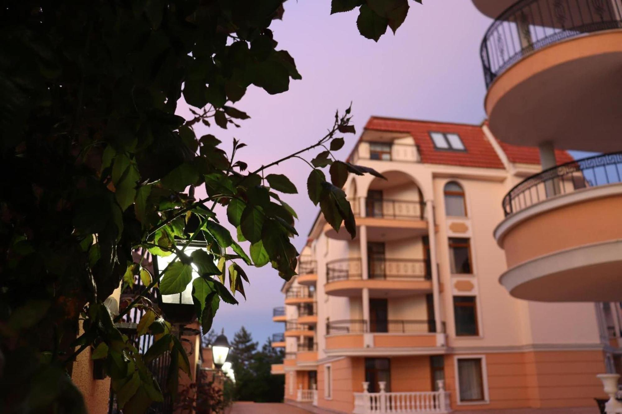 Apolonia Palace 4*